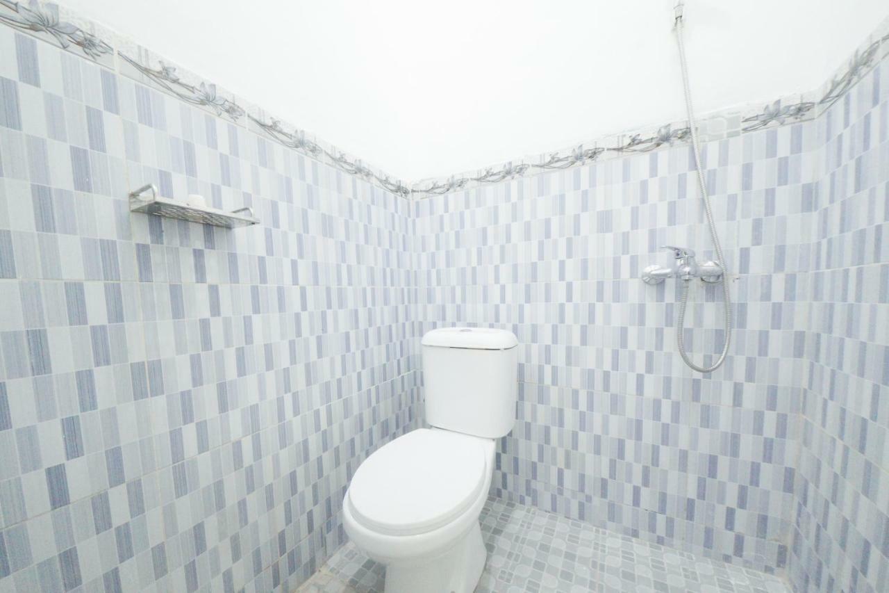 Reddoorz Syariah Near Mall Roxy Banyuwangi 2 Dış mekan fotoğraf