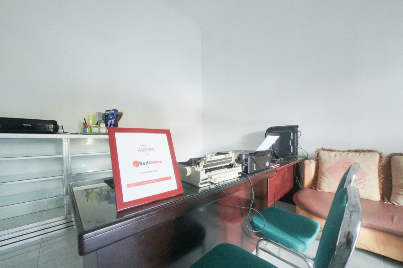 Reddoorz Syariah Near Mall Roxy Banyuwangi 2 Dış mekan fotoğraf
