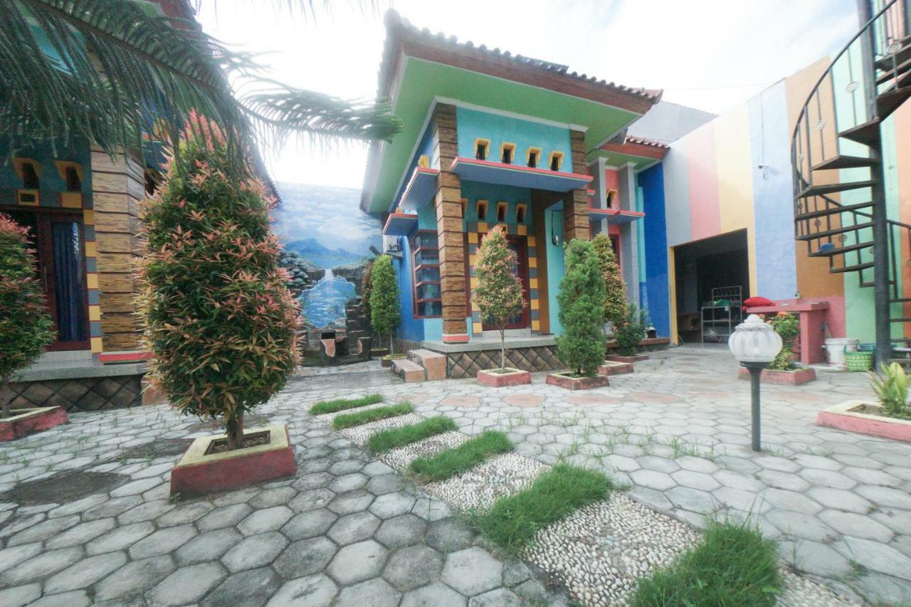 Reddoorz Syariah Near Mall Roxy Banyuwangi 2 Dış mekan fotoğraf