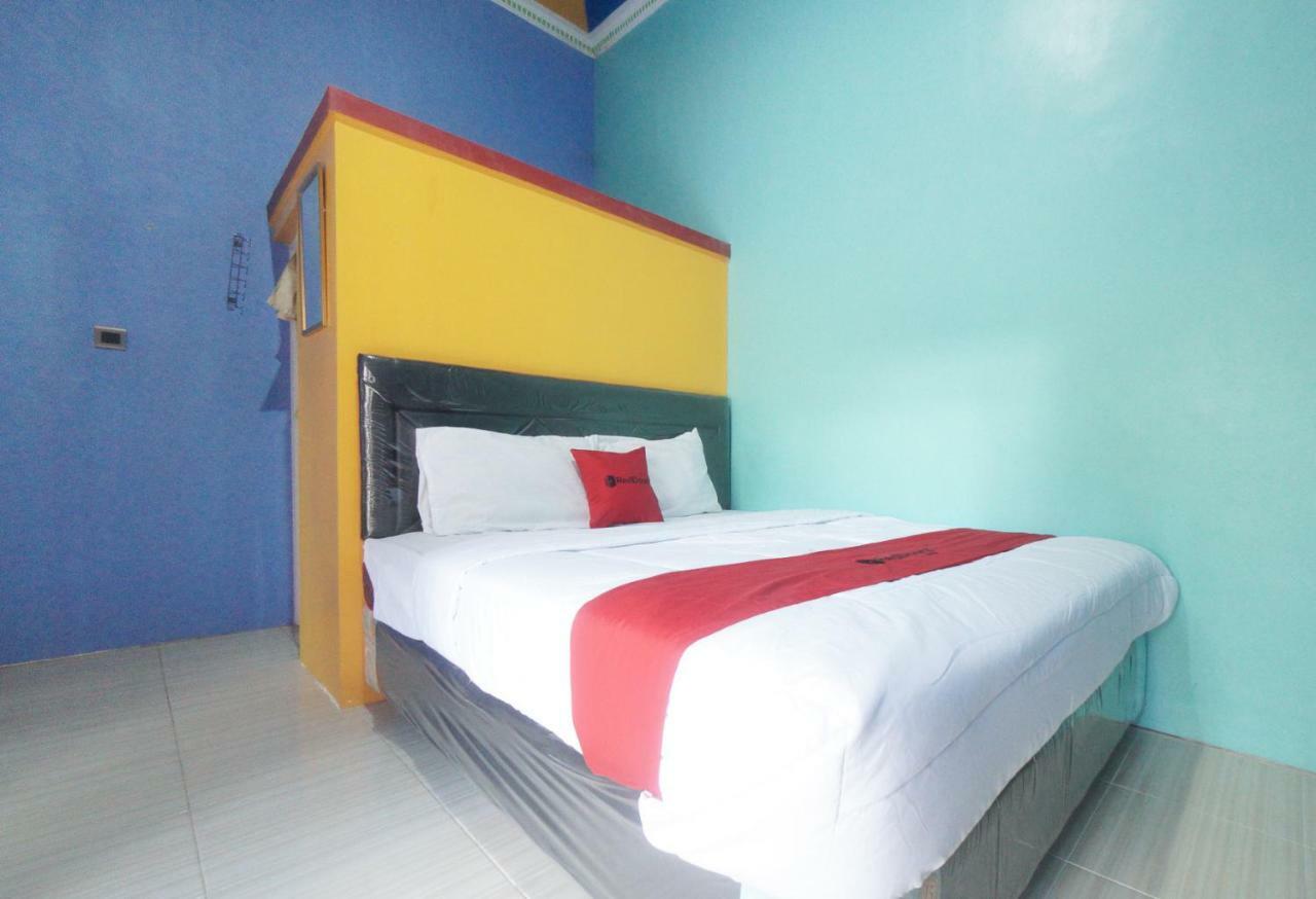 Reddoorz Syariah Near Mall Roxy Banyuwangi 2 Dış mekan fotoğraf
