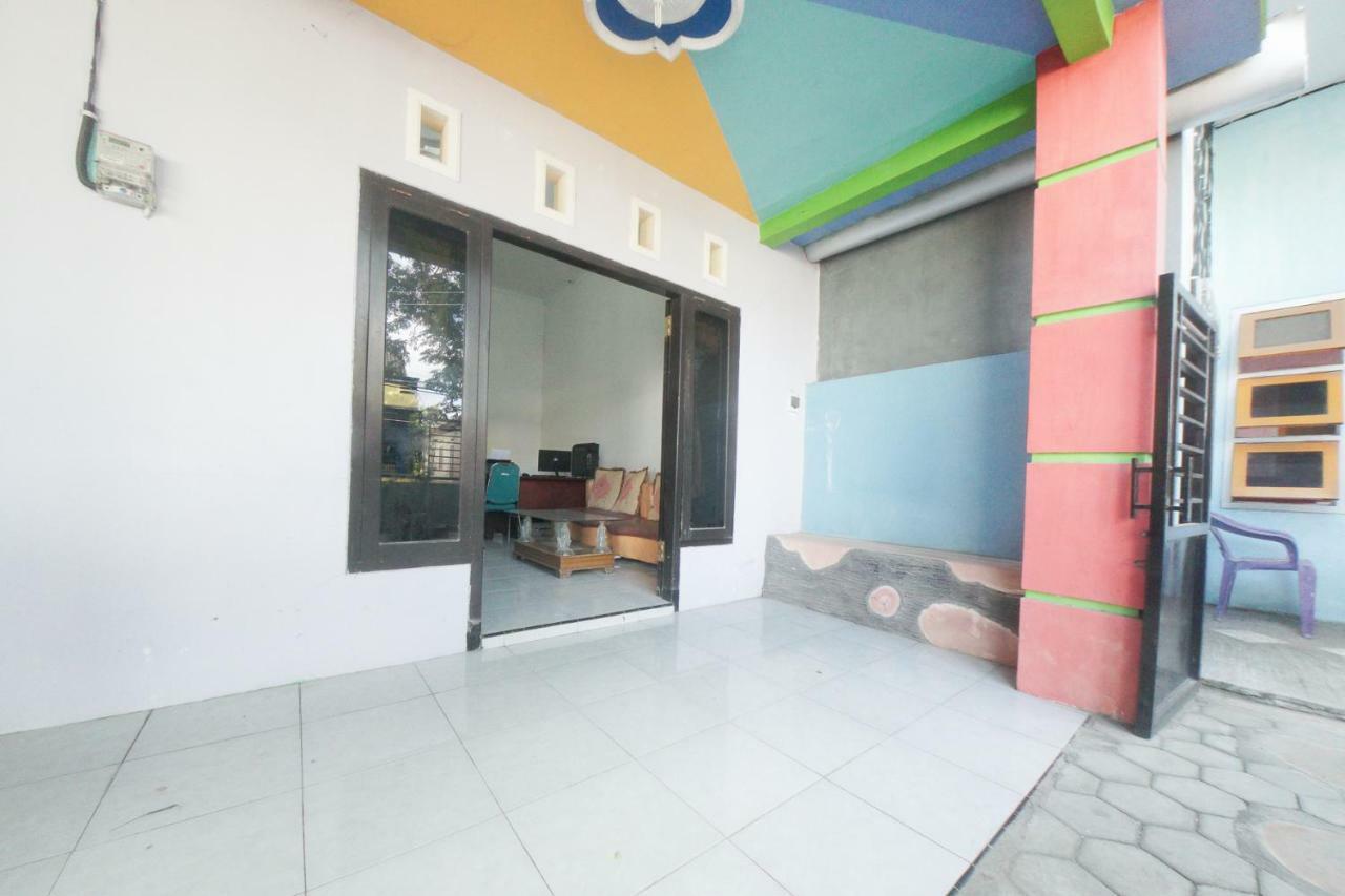 Reddoorz Syariah Near Mall Roxy Banyuwangi 2 Dış mekan fotoğraf