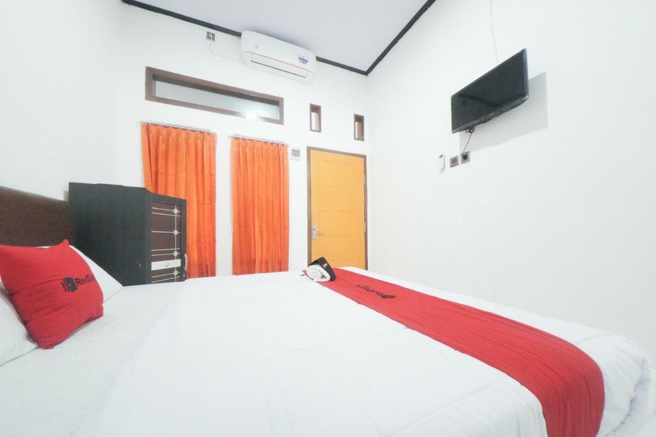 Reddoorz Syariah Near Mall Roxy Banyuwangi 2 Dış mekan fotoğraf
