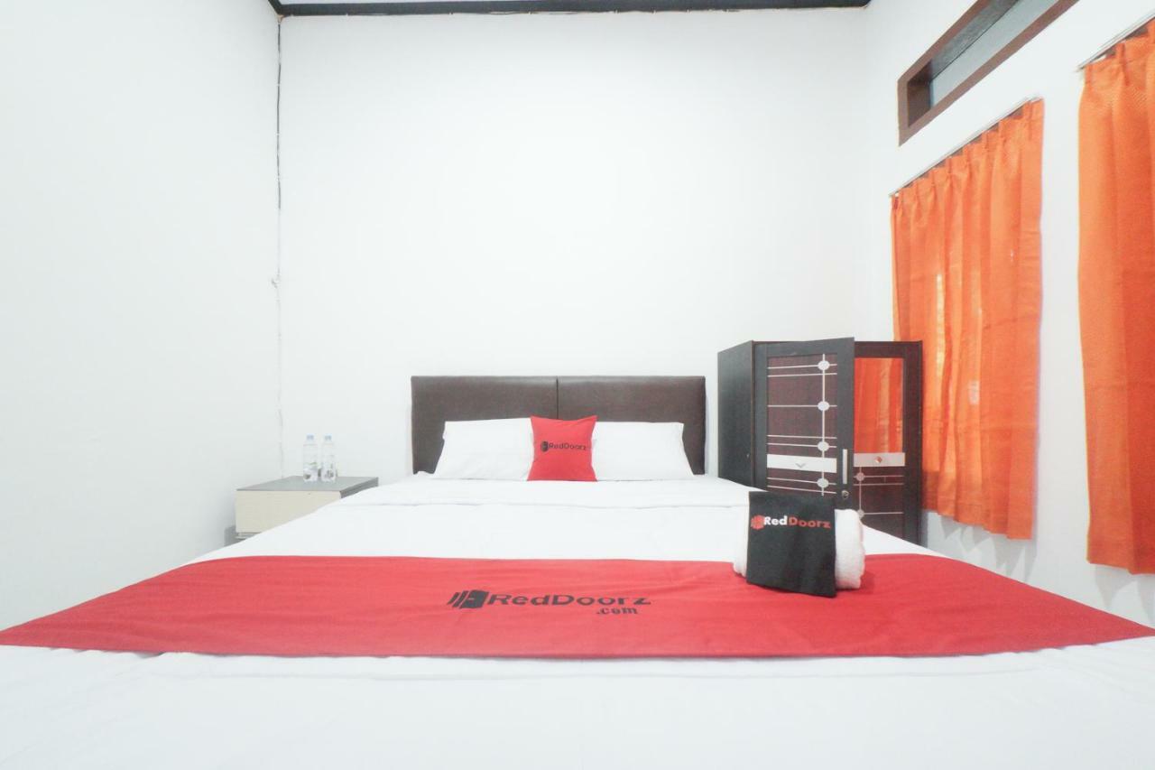 Reddoorz Syariah Near Mall Roxy Banyuwangi 2 Dış mekan fotoğraf
